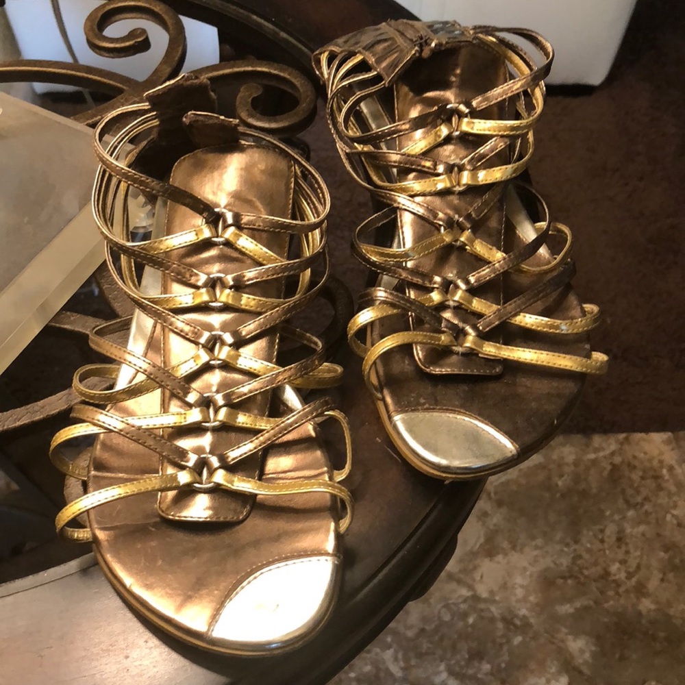 Nice Gold Spicy Footwear Flats